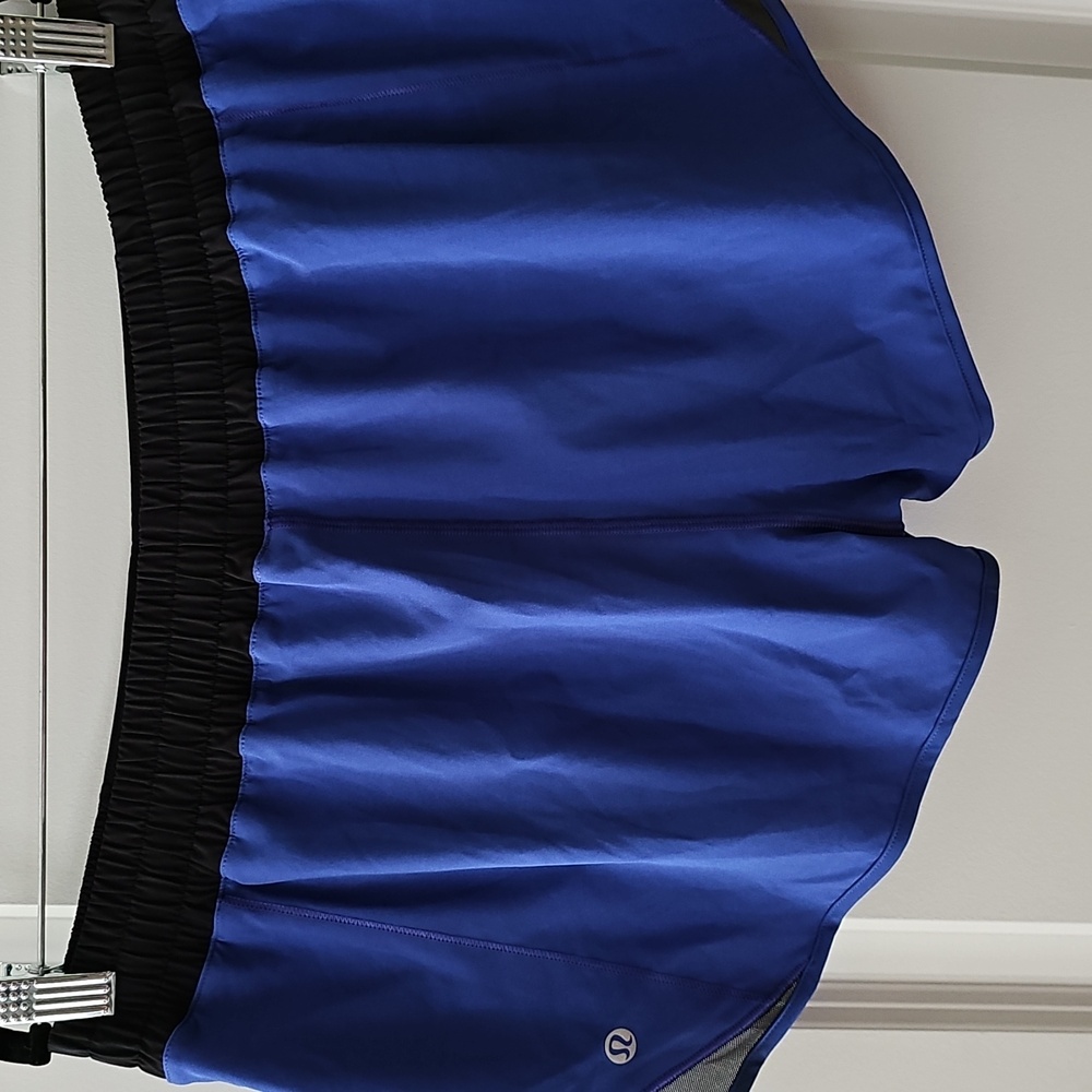 210. Lululemon Hotty Hot Shorts - Picture 3 of 5